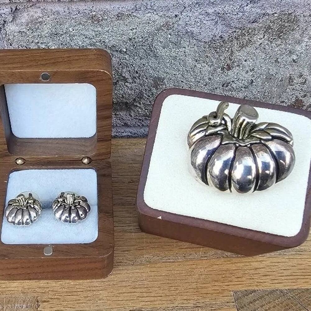 Pumpkin Autumn Harvest Silver Plated Brooch Pin Pendant Vintage MJ